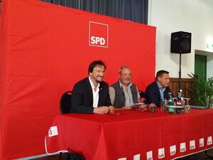 Bild (v.l.n.r.): Dr. Franz Berger, Moderation: Hajo Guhl und Lars Wendland